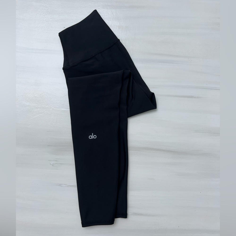 Alo Yoga 7/8 High-Waist Airlift Legging in Black!